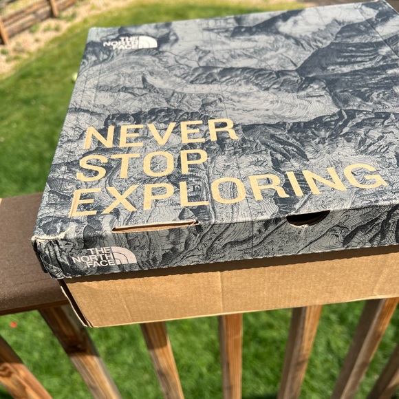 Girls North Face boots size 1 - Picture 10 of 10